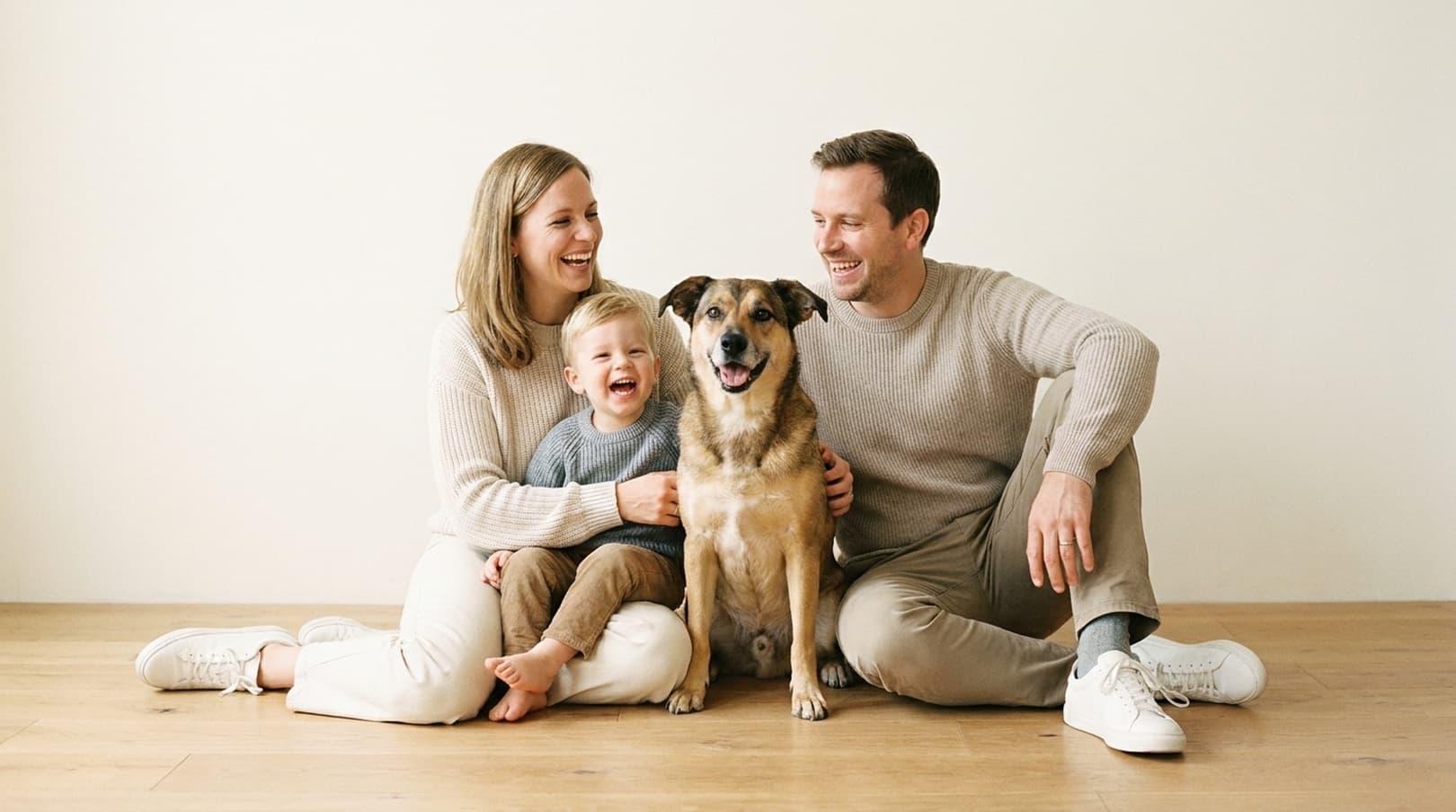 Pfoten- & Familienglück: Das gemeinsame Studio-Shooting